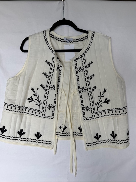 Polagram Tops - Polagram Cream Sleeveless Embroidered Tie-Front Vest